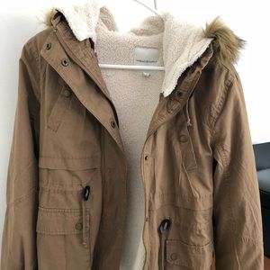 Thread and supply jacket